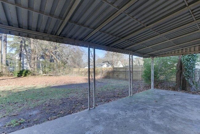 Building Photo - Charming Renovated Home with Modern Upgrades and Spacious Yard!