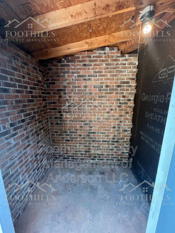 Building Photo - 5542A Old Pearman Dairy Rd.