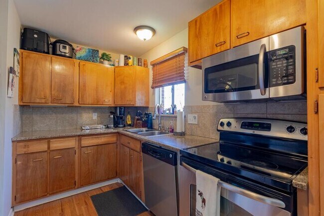 Building Photo - 760 39th St