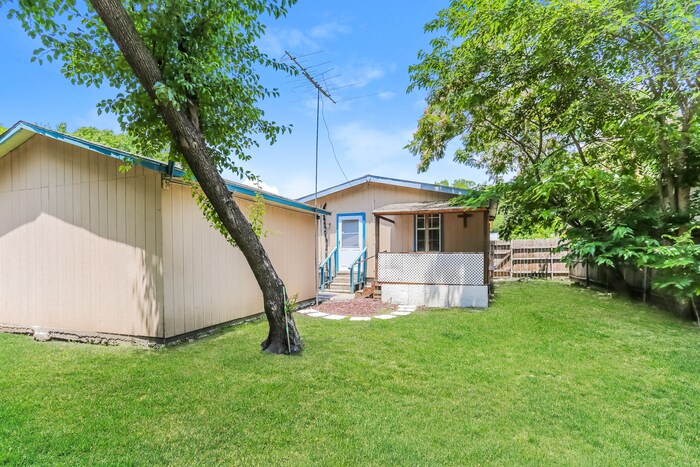 Building Photo - 8914 Cardella Ave