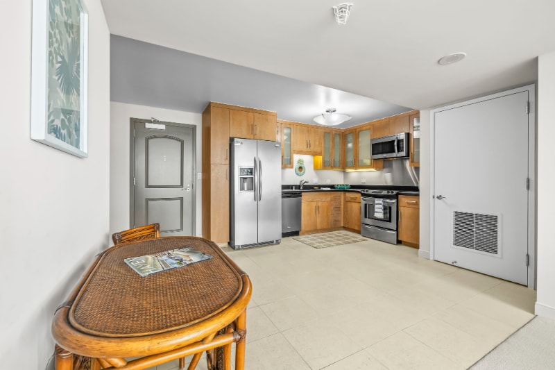 Building Photo - 1009 Kapiolani Blvd