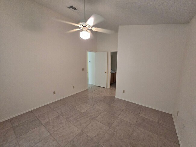 Building Photo - 1120 N Val Vista Dr