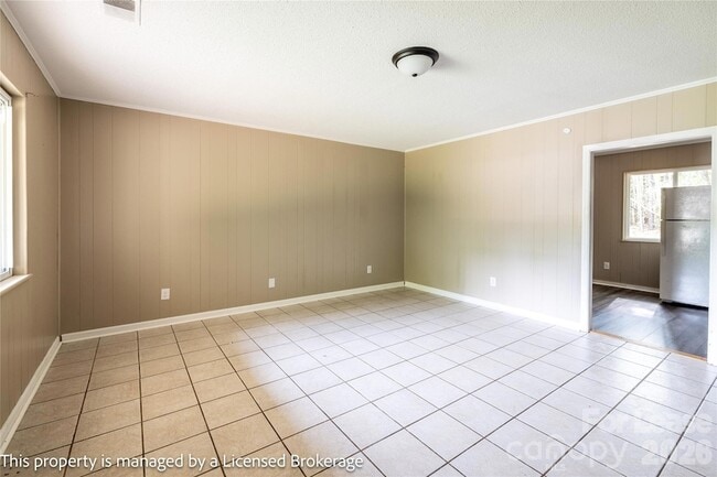 Building Photo - 145 Brentwood Dr