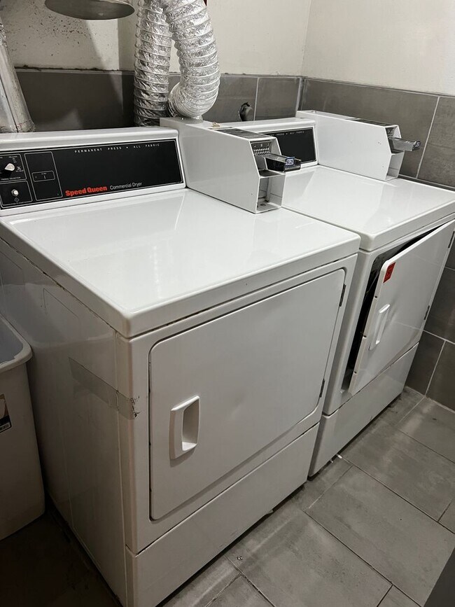 Building Photo - 68 E 200 S