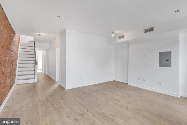 Building Photo - 2313 Frankford Ave