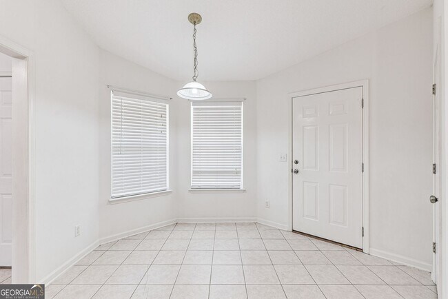 Building Photo - 3BR/2BA with a Fenced Back Yard