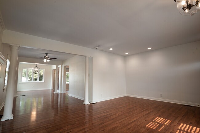 Building Photo - 218 Bramton Rd