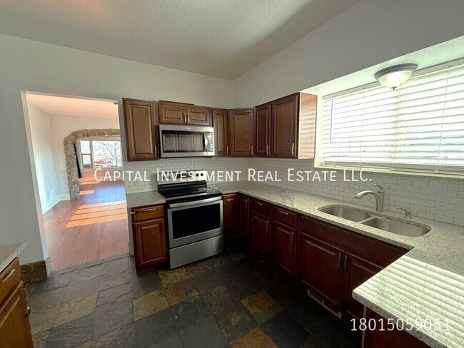 Building Photo - 1386 S 900 W