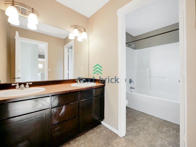 Building Photo - 5 Bed and 3.5 Bath Single-family Home is A...