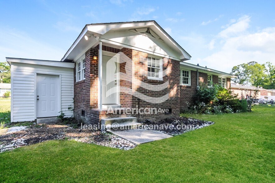 Building Photo - 817 Delta Dr