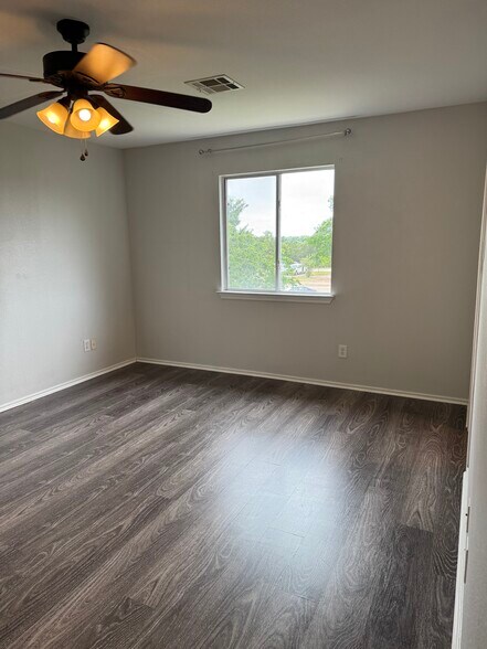 Building Photo - 608 Sherry Dr