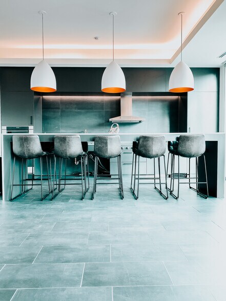 Building Photo - 334 W Schiller St