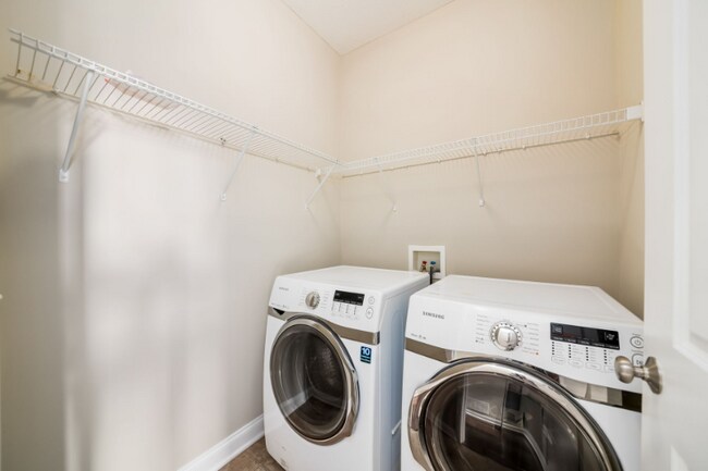 Building Photo - 8865 Sweetshade Dr