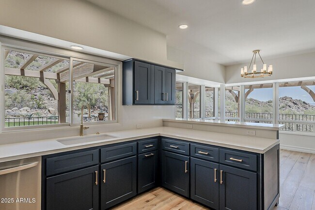 Building Photo - 5654 E Mesquite Ln