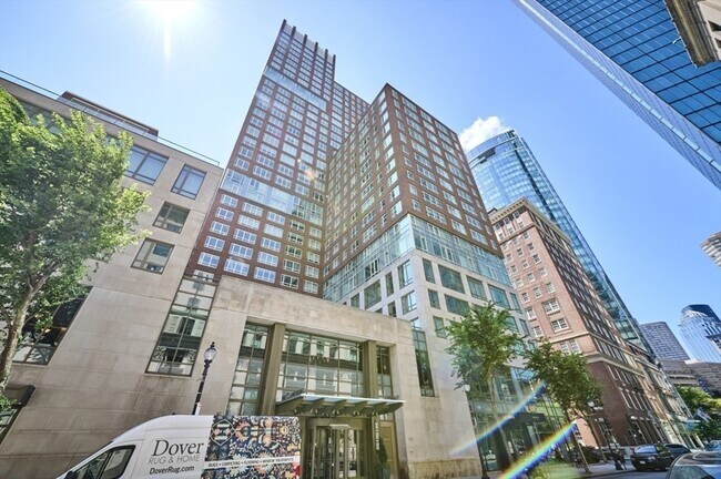 Building Photo - 400 Stuart St