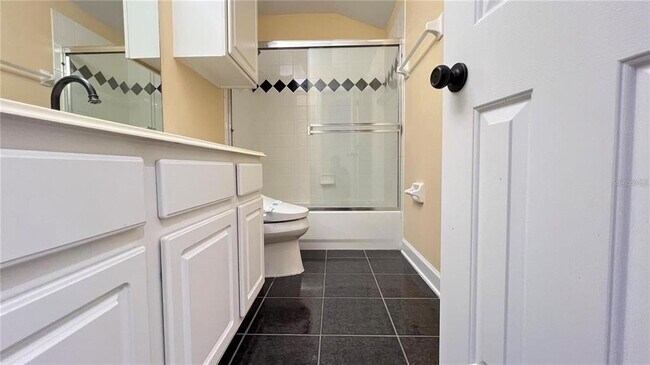 Building Photo - 934 Westpark Dr