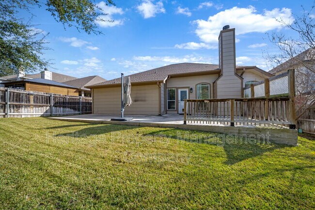 Building Photo - 1115 Willow Knoll