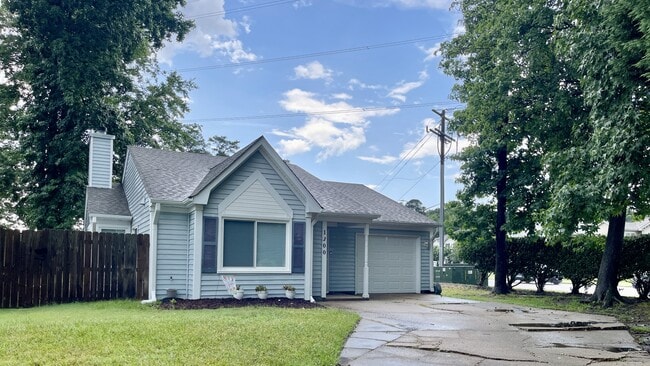 Building Photo - 1300 Debbs Ln