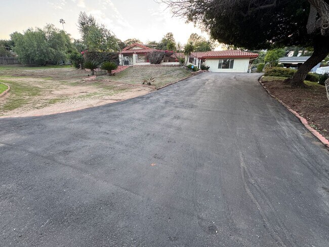 Building Photo - El Cajon Rancho Estate