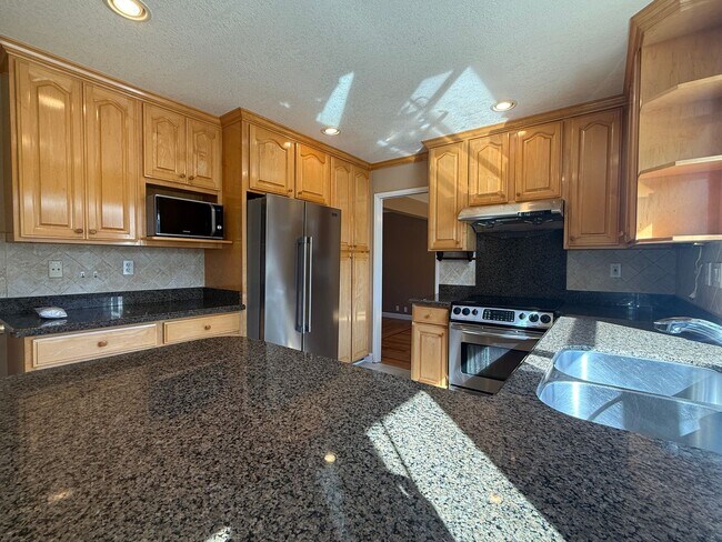 Building Photo - Immaculately Remodeled 5 Bedroom 2.5 Bath Almaden Gem