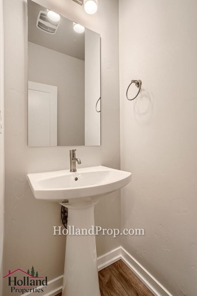 Building Photo - Brand-New Luxury Living Near Butternut Creek Park!