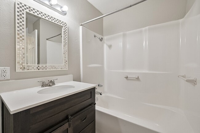 Building Photo - 1501 Greenbrier Dr
