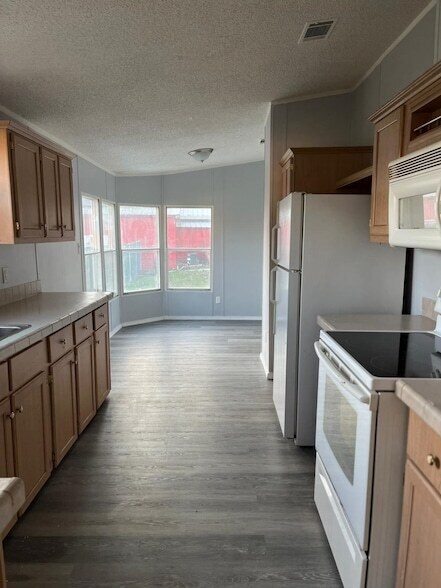 Building Photo - 12070 Clark Ln