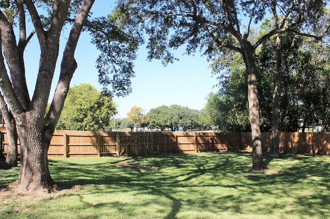 Building Photo - 1601 Faulkner St