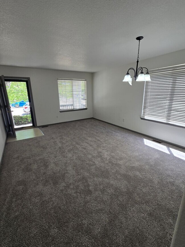 Building Photo - Spacious and Bright 4 Bedroom Home with Garage and Basement Now Available!