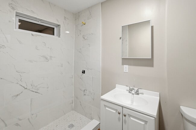 Building Photo - 44 Pratt St