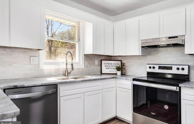 Building Photo - 28533 Edgemere Rd