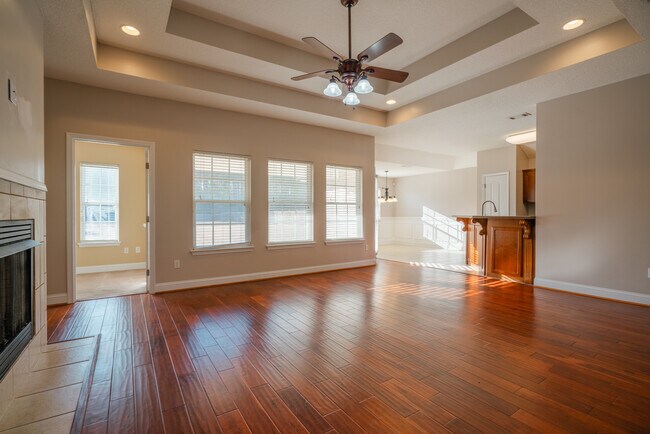 Building Photo - 59 Forest St NE