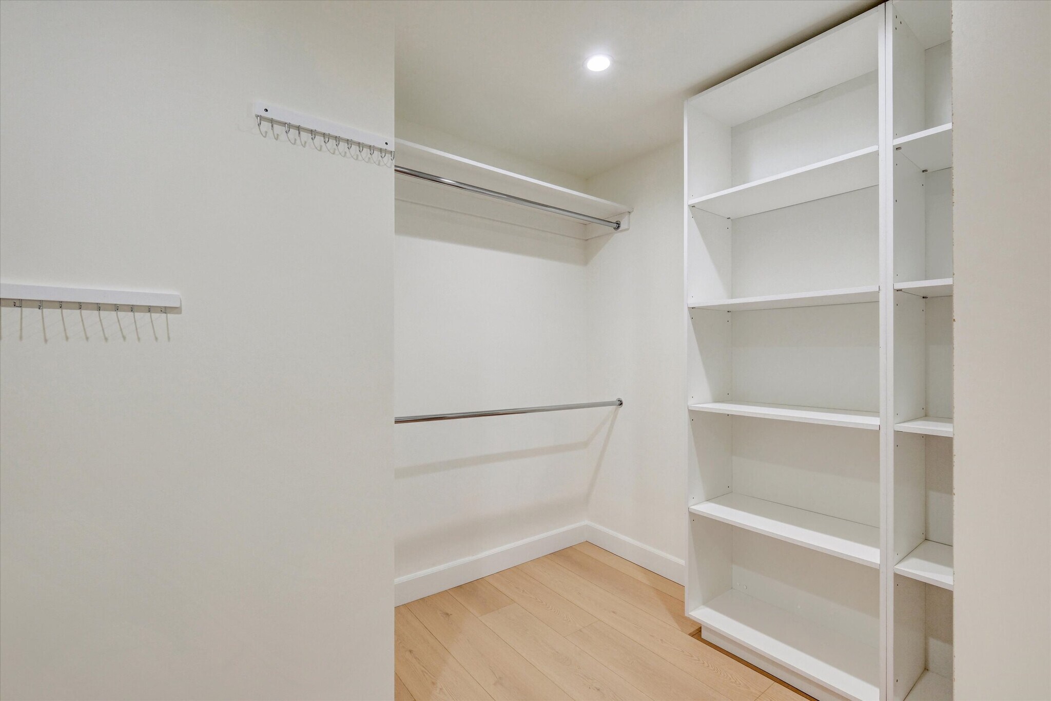 Building Photo - 5348 Thornburn St