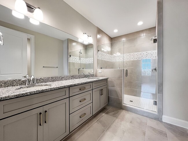 Building Photo - Stunning Luxury Townhome with Elevator in ...