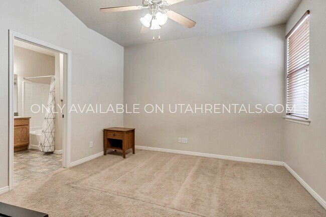Building Photo - 1132 Canyon Meadow Dr