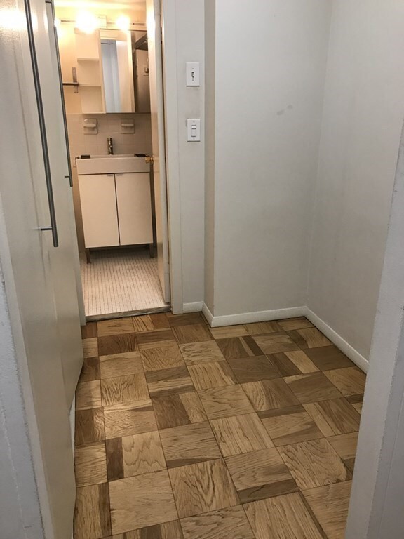 Building Photo - 6 Whittier Pl