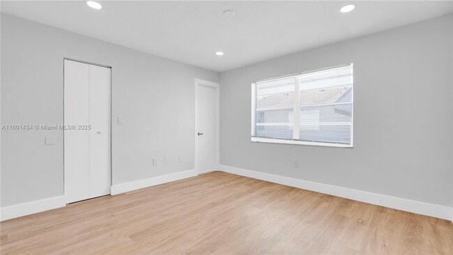 Building Photo - 2412 W 54th Pl