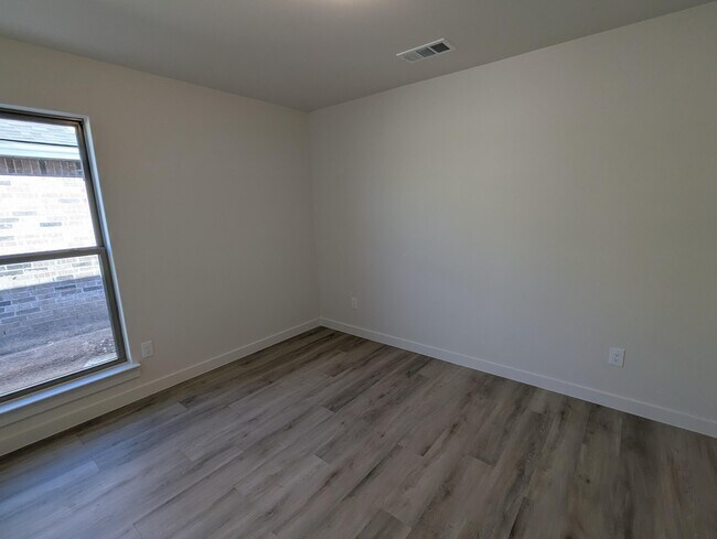 Building Photo - 2008 Cottonwood Ave