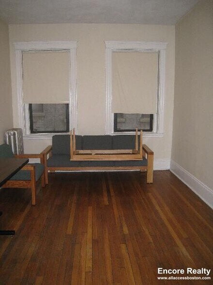 Building Photo - 56 Queensberry St