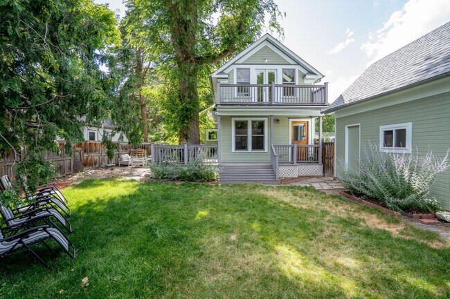 Building Photo - Charming 2-Bed, 2-Bath Loft Home in Old To...