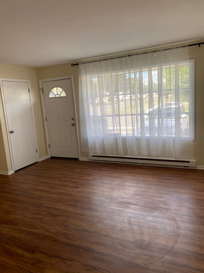 Building Photo - 480 Berkshire Ln