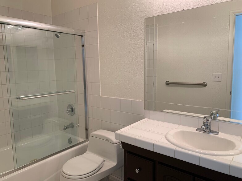 Building Photo - 7300 Lattimore Dr