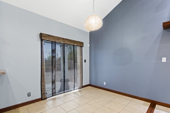 Building Photo - 6228 Brillo Luna St