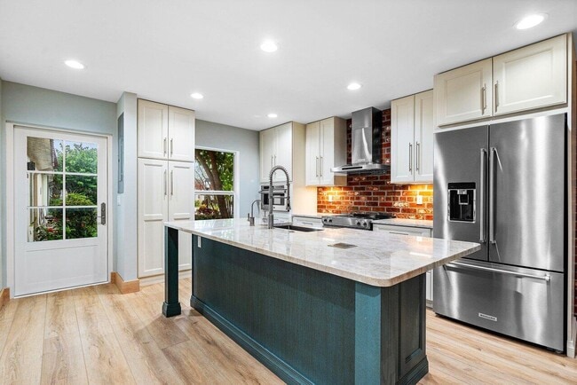 Building Photo - 289 Cape Cod Cir