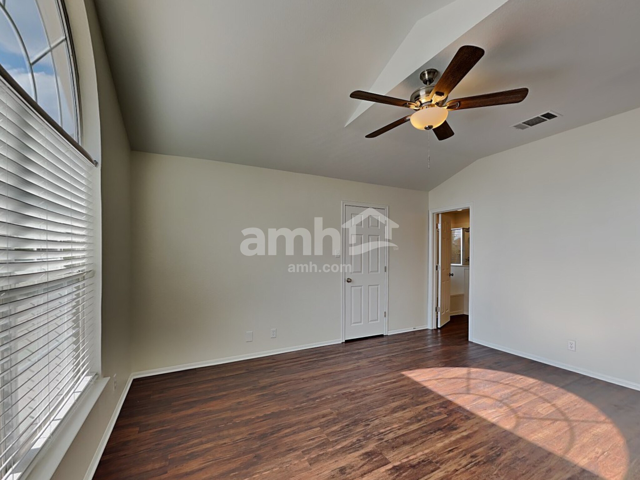 Building Photo - 22234 Goldcrest Run