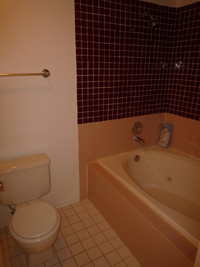 Building Photo - 3527 Frontenac Ct