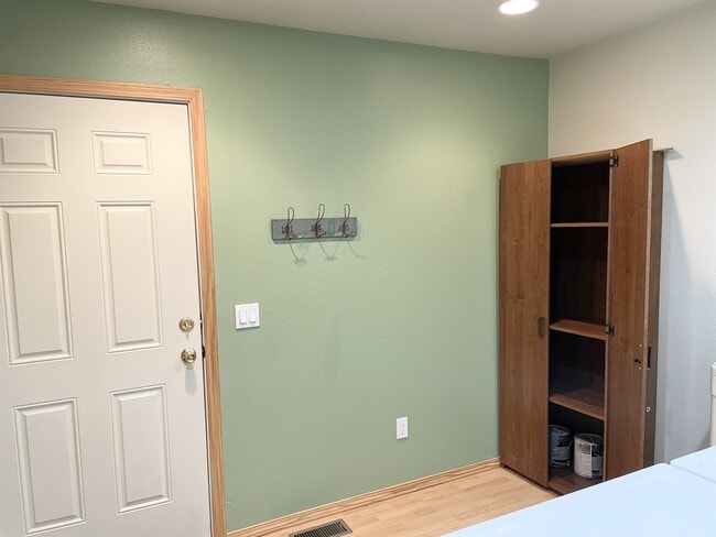 Building Photo - 114 Jackson Peak Dr