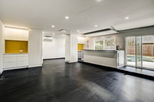 Building Photo - 23107 Lodgepoint Dr