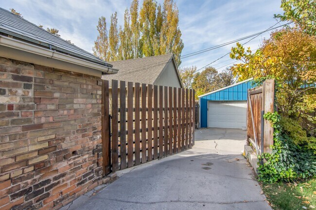 Building Photo - 1139 E 200 S