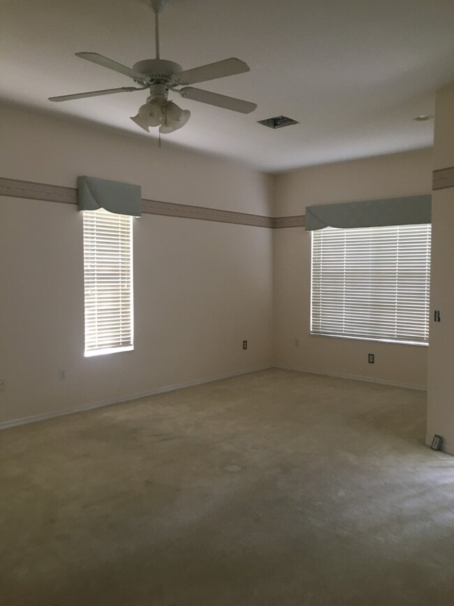 Master bedroom - 2182 Longleaf Cir